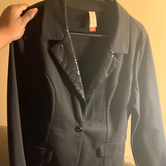 Blazer - Picture 2 of 2